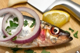 Chutná ryba nemusí být pouze pečená. Lze ji uvařit třeba v sáčku.