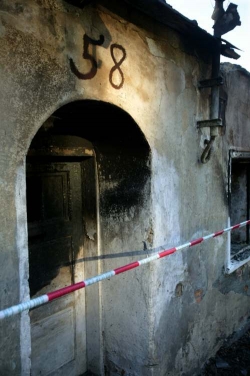 Dům, ve kterém žila romská rodina, bude stržen.