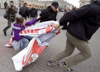 Zásah proti demonstraci v Minsku 14. března 2009.