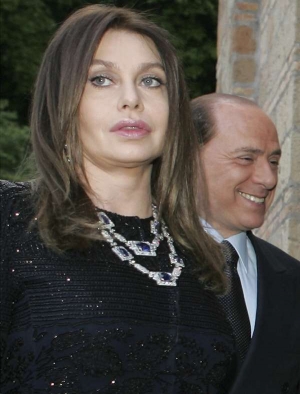 Manželství Berlusconiho je prý už díle jen na papíře.
