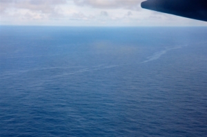 Stopy po letadle Air France: olejová skvrna na hladině Atlantiku.