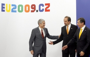 Český premiér a ministr zahraničí s portugalským premiérem Socratem.