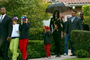 Michael Jackson se svými dětmi.