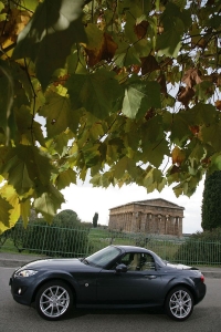 Mazda MX-5 je nejlevnějším roadsterem s pohonem zadních kol na trhu.