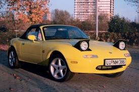 Poprvé se Mazda MX-5 představila v roce 1989 na autosalonu v Chicagu.