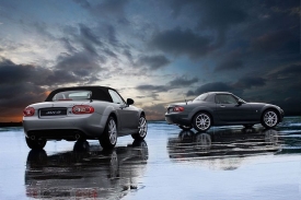 Mazda MX-5 je po dvacet let jedním z nejdostupnějších roadsterů.