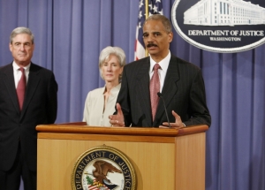 Ministr spravedlnosti Eric Holder si chce na CIA posvítit.