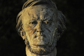 Busta skladatele Richarda Wagnera.