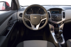 Chevrolet připravil pro Cruze vkusný interiér.