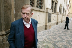 Havel je pro takovou změnu ústavy, která by zabránila patům.