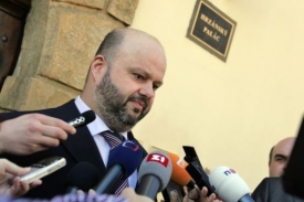 Ministr Pecina získal zřejmě další podmět ke zrušení Dělnické strany.