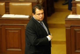 Jiří Paroubek na dnešní schůzi sněmovny.