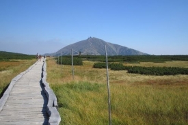 Turisté budou muset nejvyšší českou horu navštívit pěšky.