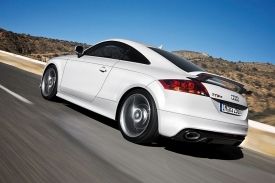 Audi TT RS dokáže akcelerovat na stovku za méně než pět sekund.