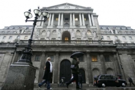 Bank of England prudce snížila klíčovou úrokovou sazbu