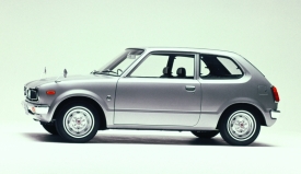 Honda Civic se vyrábí již od roku 1972, nyní se prodává její osmá generace.