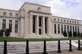 Americká centrální banka (Fed).