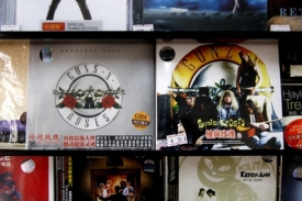 Nové album Guns N'Roses. Ke koupi v Pekingu.