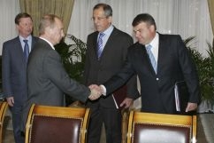 Prezident Putin s kremelskou elitou, červen 2007.