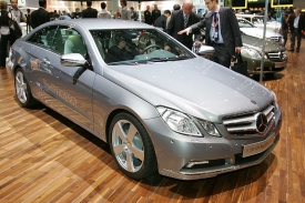 Mercedes třídy E se na autosalonu představil jako kupé.