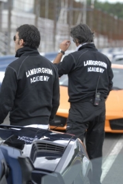 Instruktoři z akademie Lamborghini svou práci ovládají dokonale.
