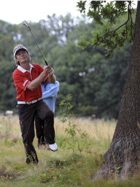 Bernhard Langer v potížích na sedmé jamce.