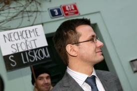 Ministr Ondřej Liška promluvil na prosincovém protestu učitelů.