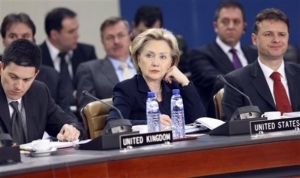 Clintonová na čtvrtečním zasedání ministrů zahraničí NATO.
