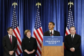 Barack Obama a jeho tým odborníků na ekonomiku.