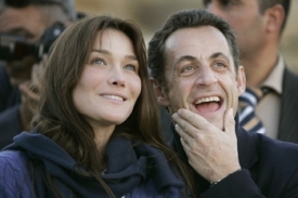 Francouzský prezident Nicolas Sarkozy s Evou Bruninovou v Káhiře