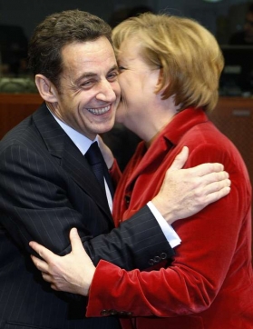 Tandem mocných. Merkelová a Sarkozy dirigují EU (prosinec 08).