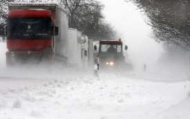 Meteorologové varují před sněhem především řidiče.