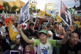 Tchajwanci za suverenitu Tchaj-wanu.