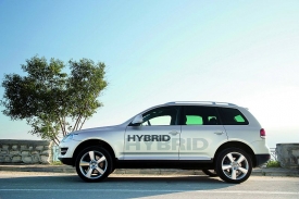 Hybridní Volkswagen Touareg přijde na trh v příštím roce.