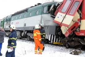 U Paskova se srazily dva osobní vlaky, zraněno je 23 lidí.
