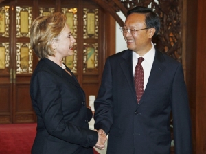 Ministryně zahraničí Clintonová se svým čínským protějškem.