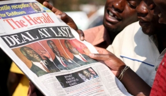 Radost i pochybnosti. Zimbabwané si čtou o dealu na dělbu moci.